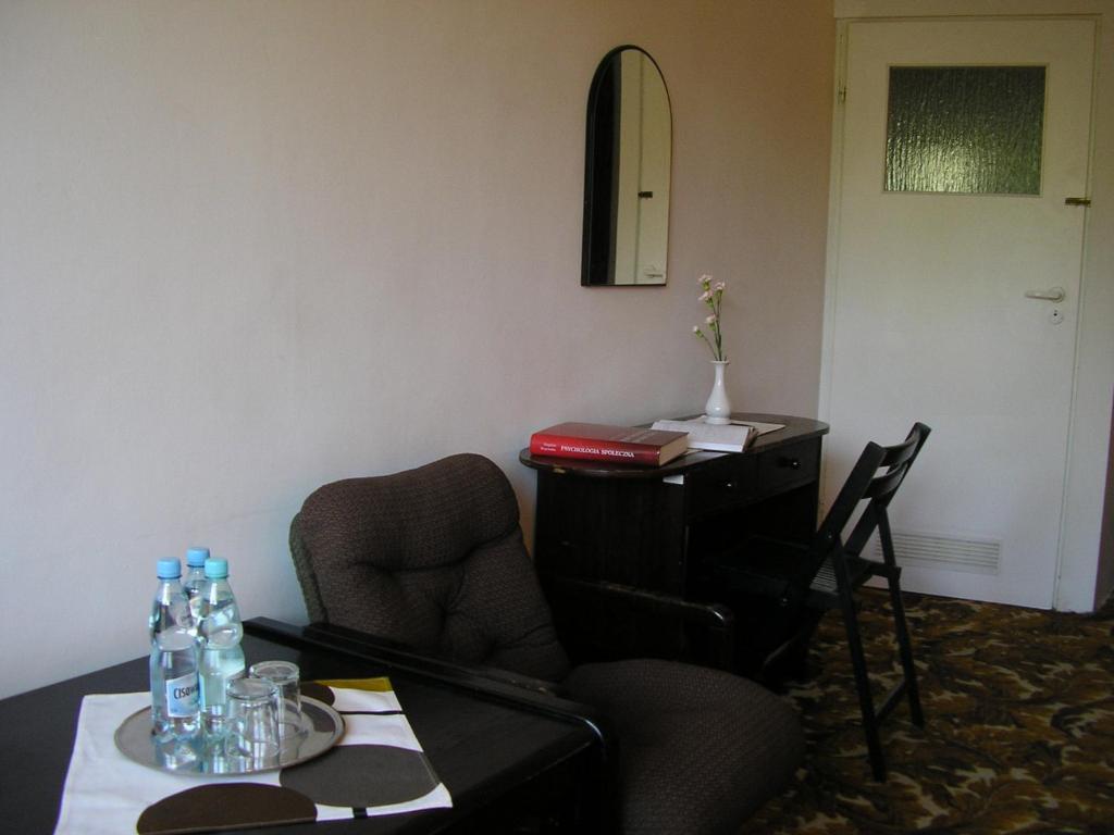 Irss Osrodek Szkoleniowy Hotel Бялобжеги Стая снимка