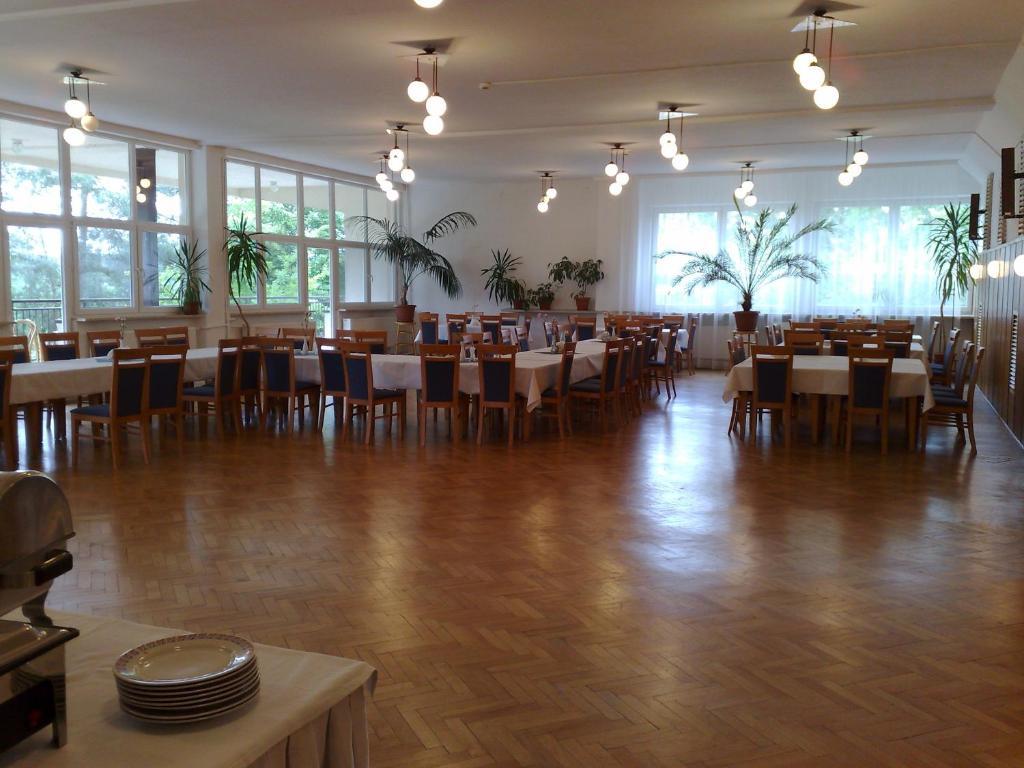 Irss Osrodek Szkoleniowy Hotel Бялобжеги Екстериор снимка