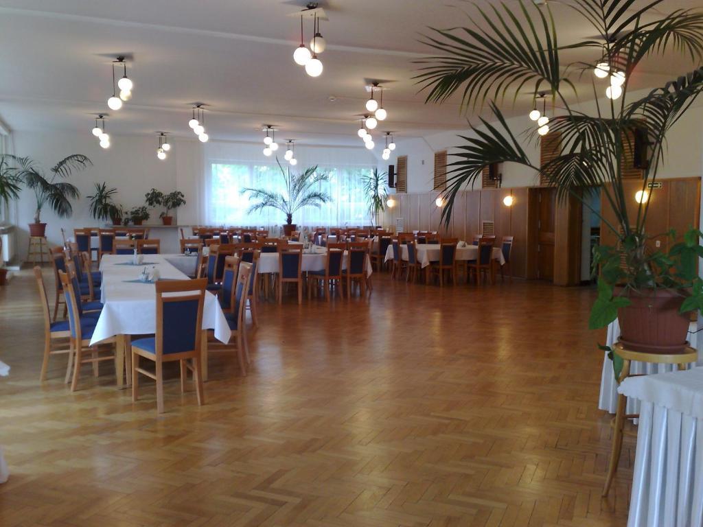 Irss Osrodek Szkoleniowy Hotel Бялобжеги Екстериор снимка