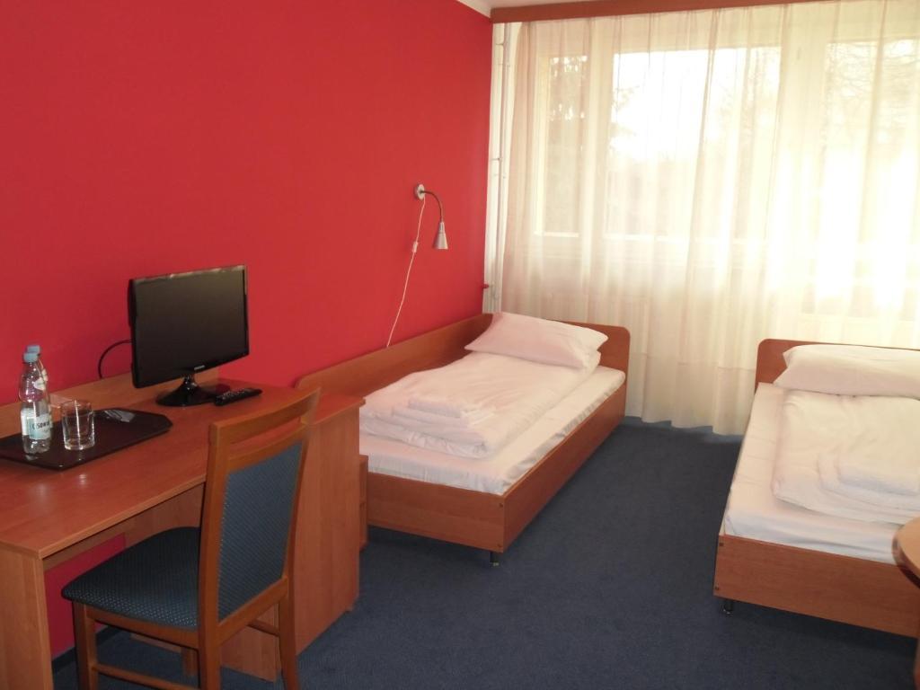 Irss Osrodek Szkoleniowy Hotel Бялобжеги Екстериор снимка